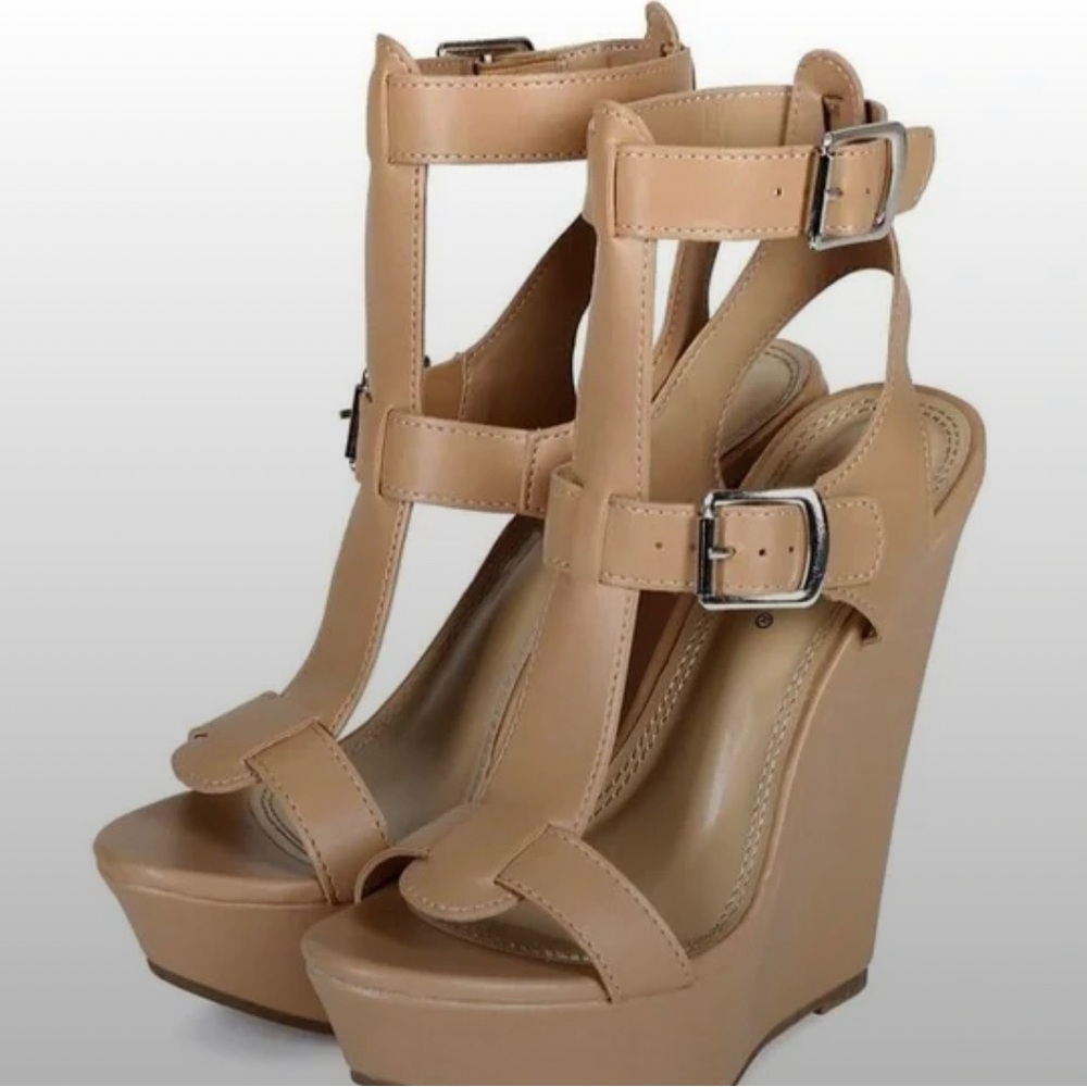 Breckelle’s Nude Wedges